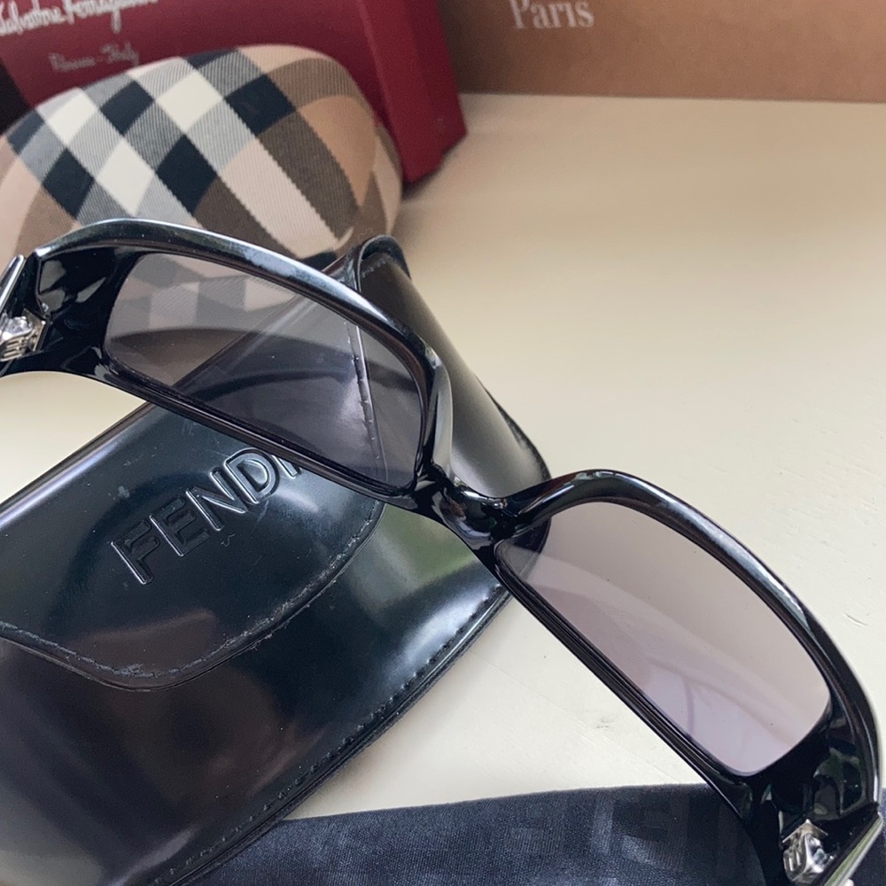 Fendi sunglasses and case - Picture 12 of 15